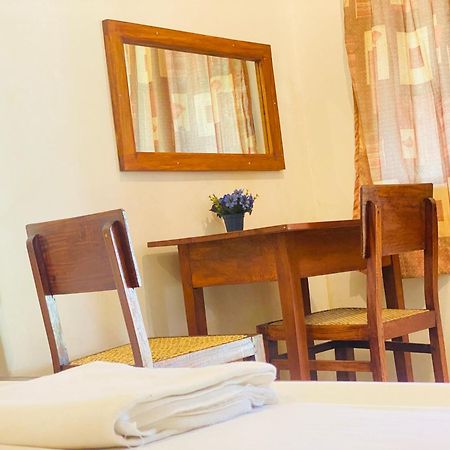 Waves Hotel Hikkaduwa Bagian luar foto