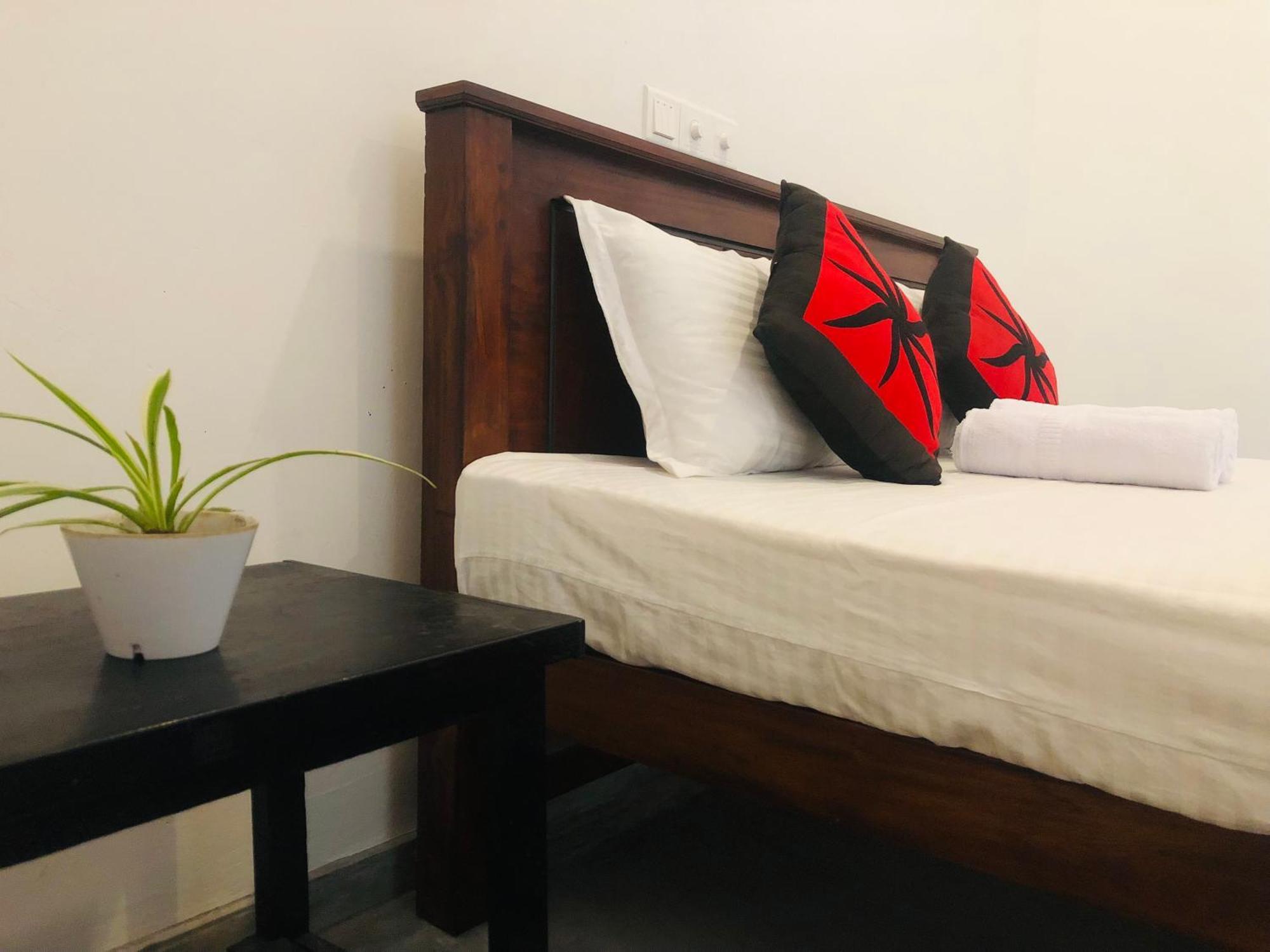 Waves Hotel Hikkaduwa Bagian luar foto