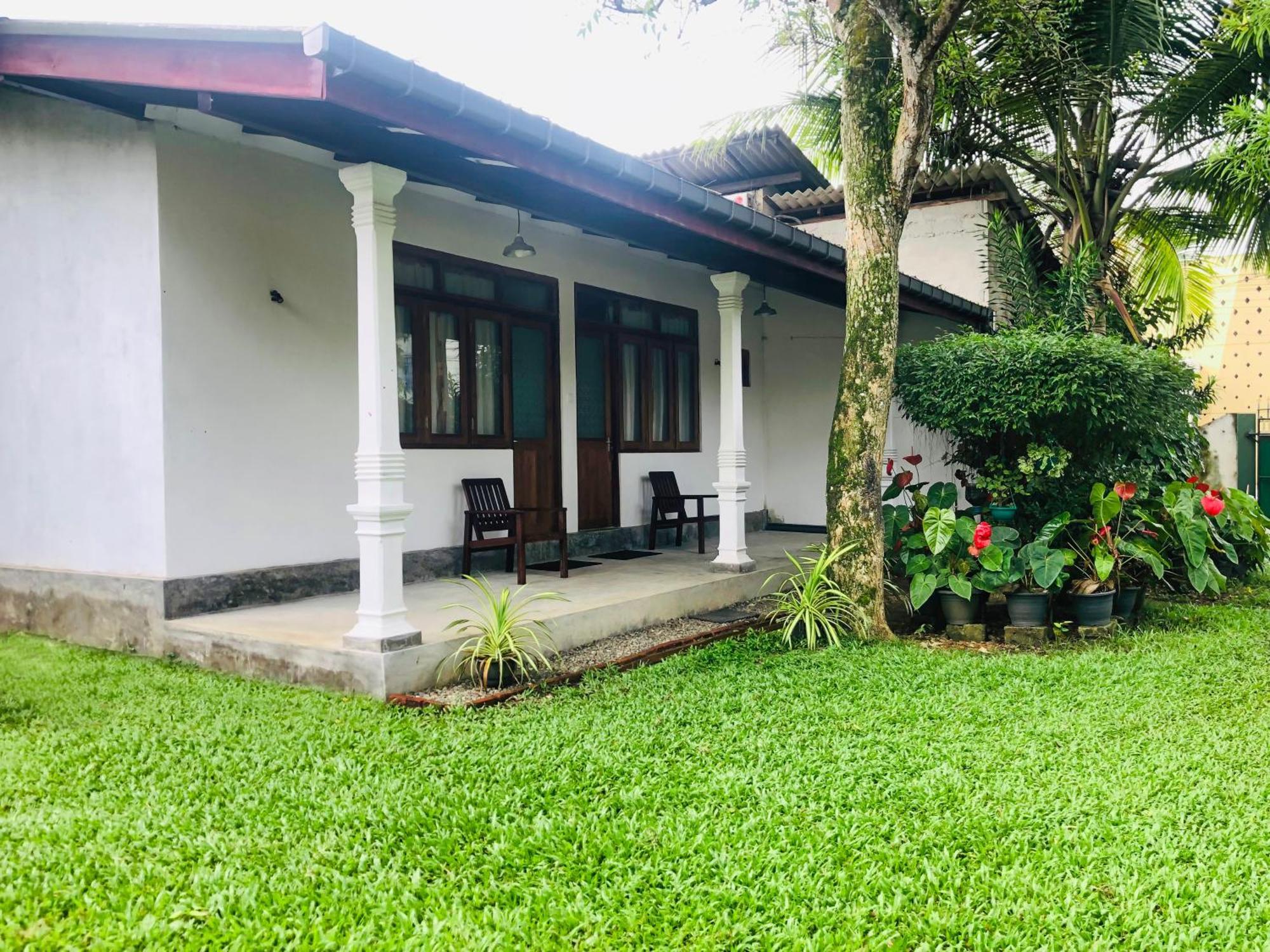 Waves Hotel Hikkaduwa Bagian luar foto