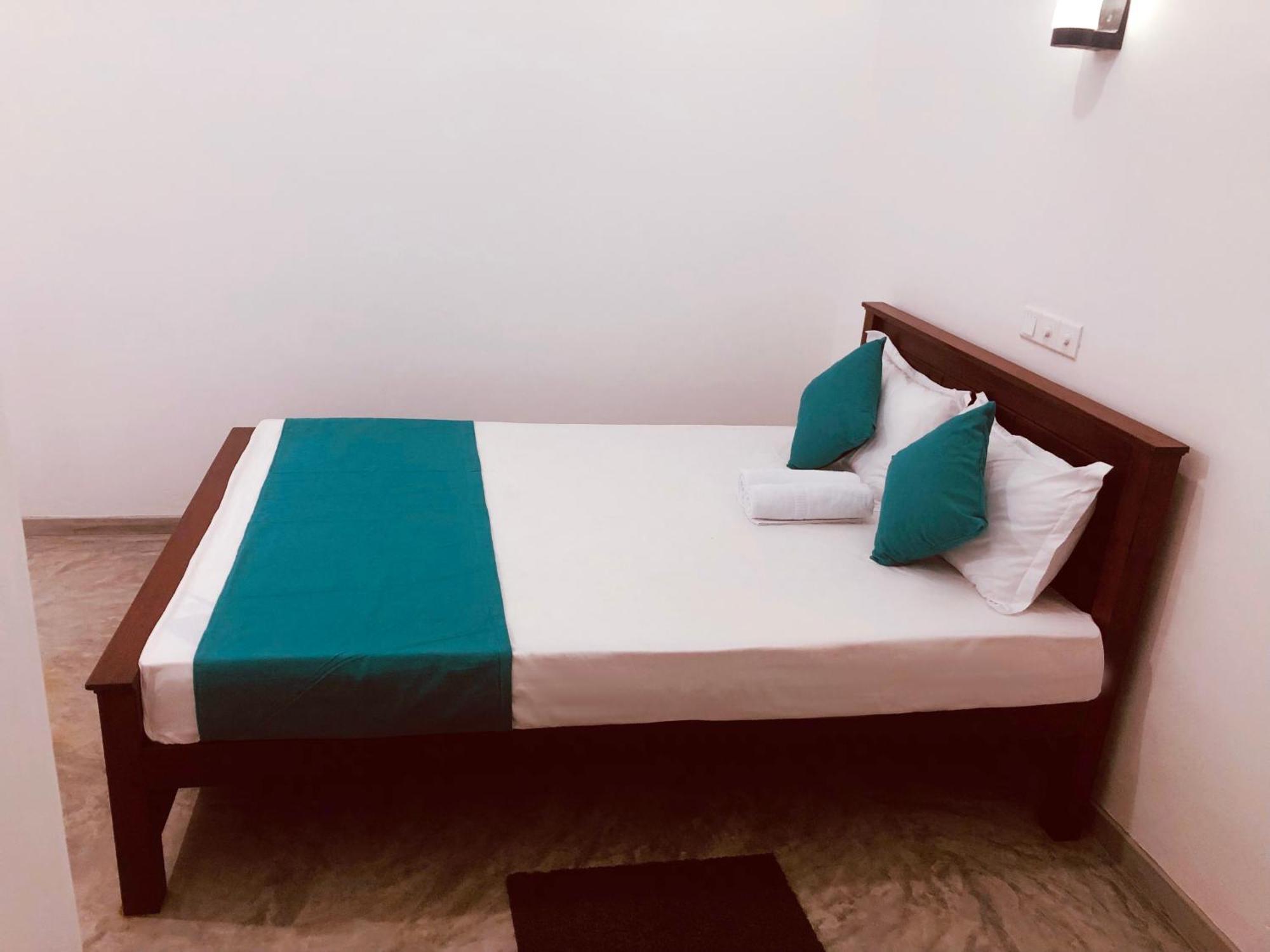 Waves Hotel Hikkaduwa Bagian luar foto