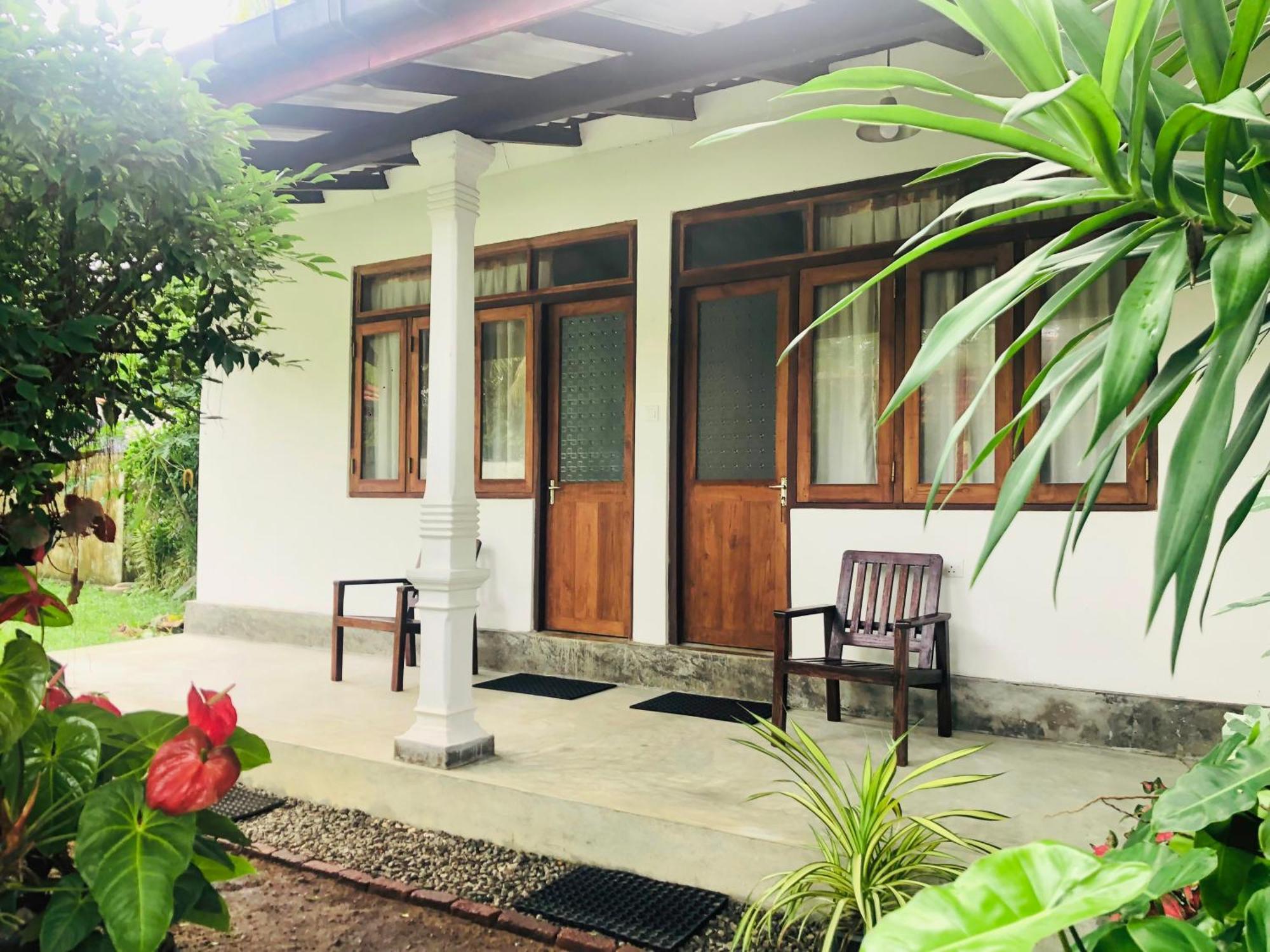 Waves Hotel Hikkaduwa Bagian luar foto