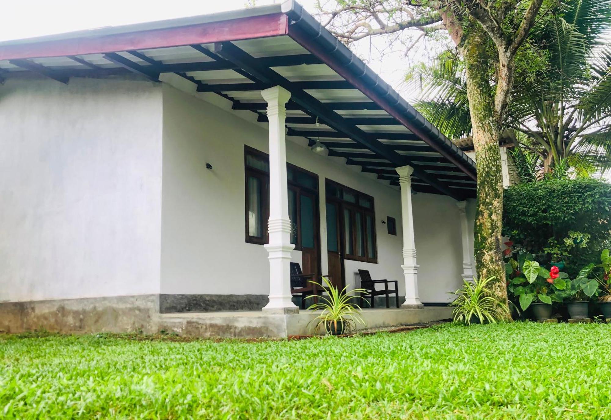 Waves Hotel Hikkaduwa Bagian luar foto