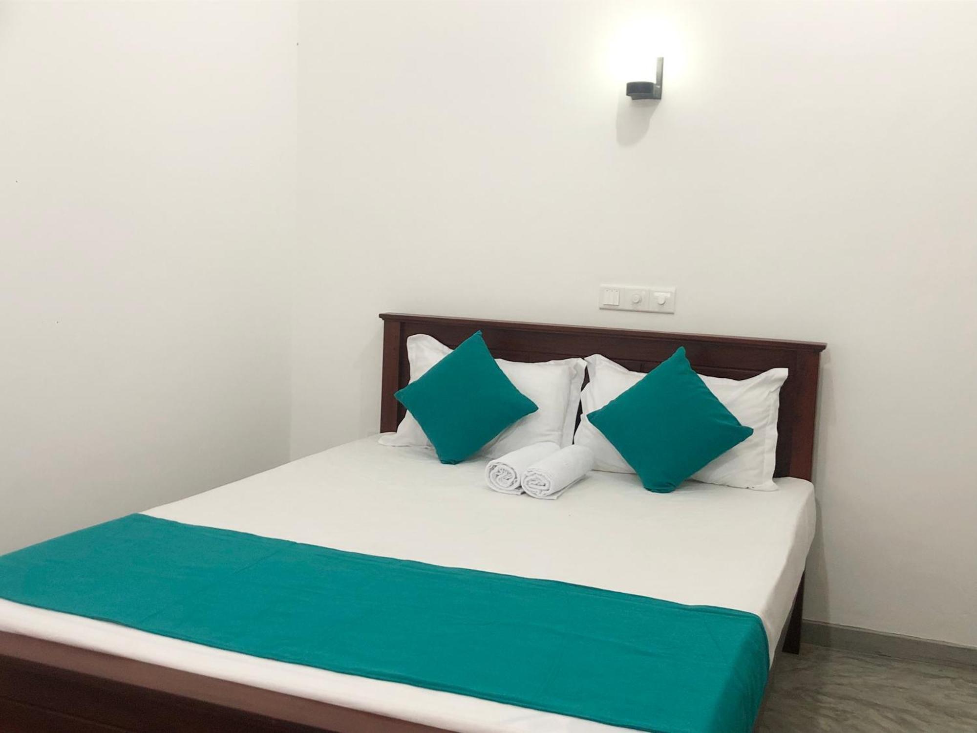 Waves Hotel Hikkaduwa Bagian luar foto
