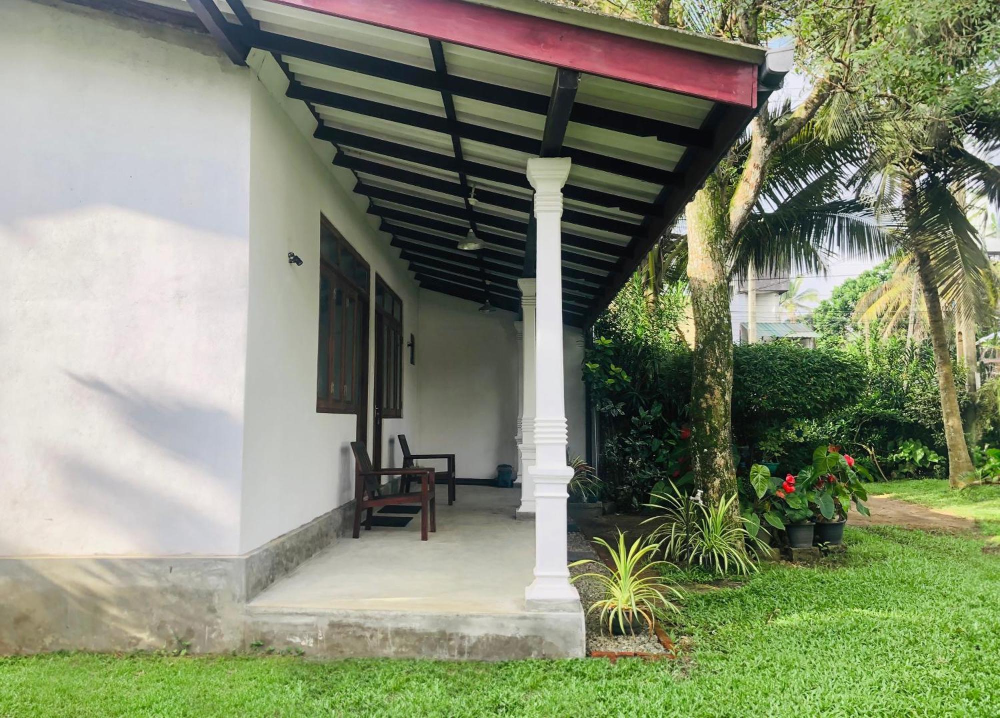 Waves Hotel Hikkaduwa Bagian luar foto