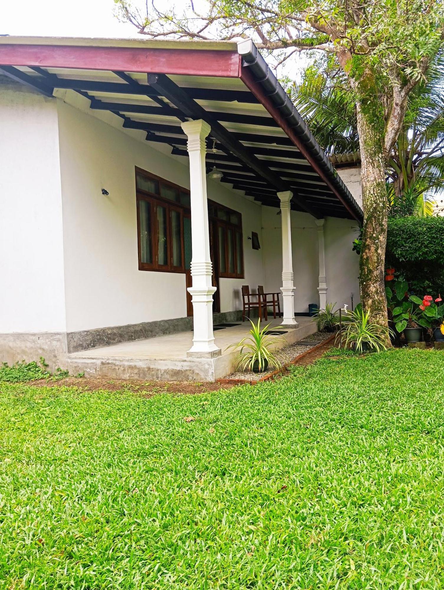 Waves Hotel Hikkaduwa Bagian luar foto