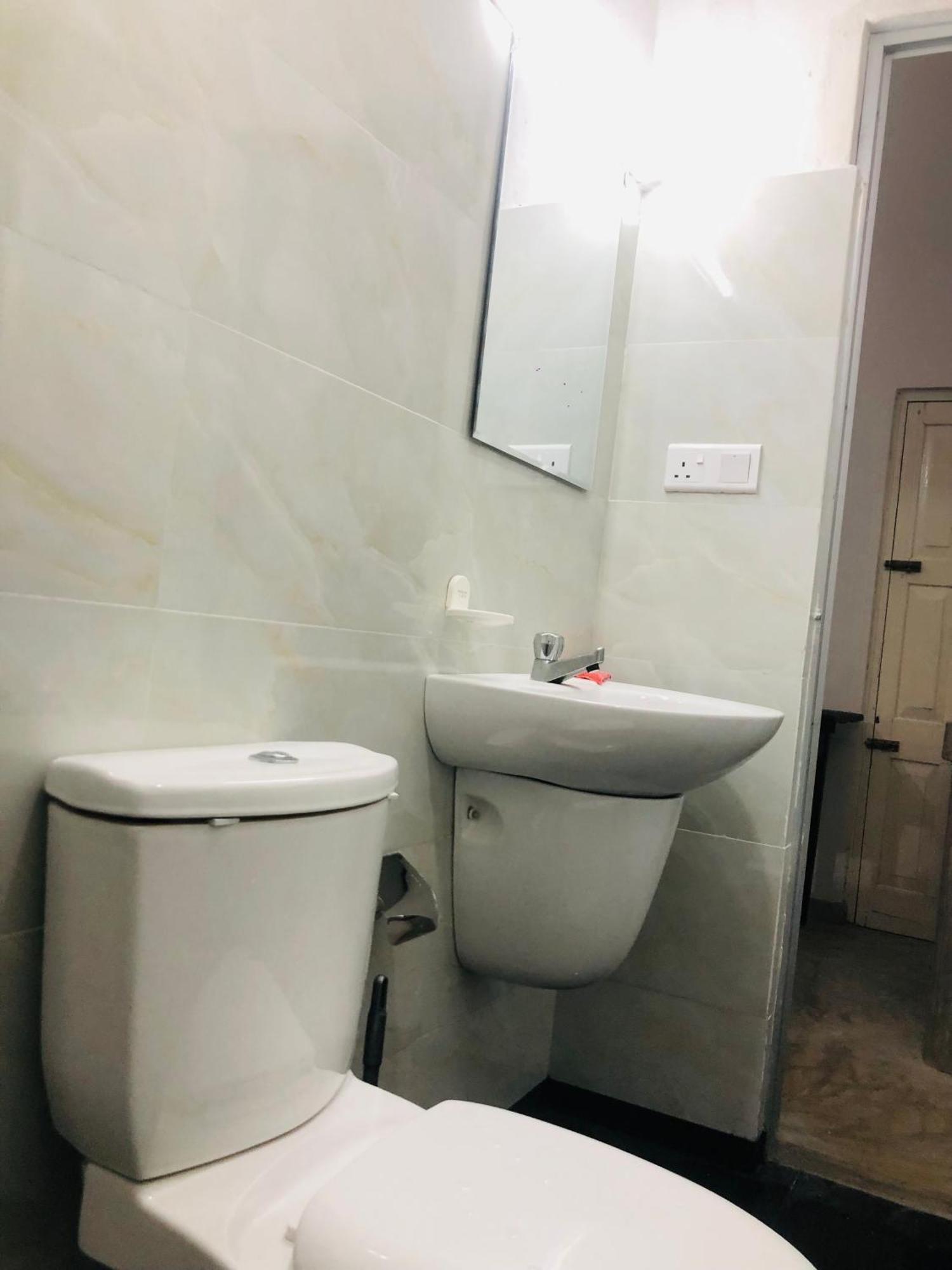 Waves Hotel Hikkaduwa Bagian luar foto