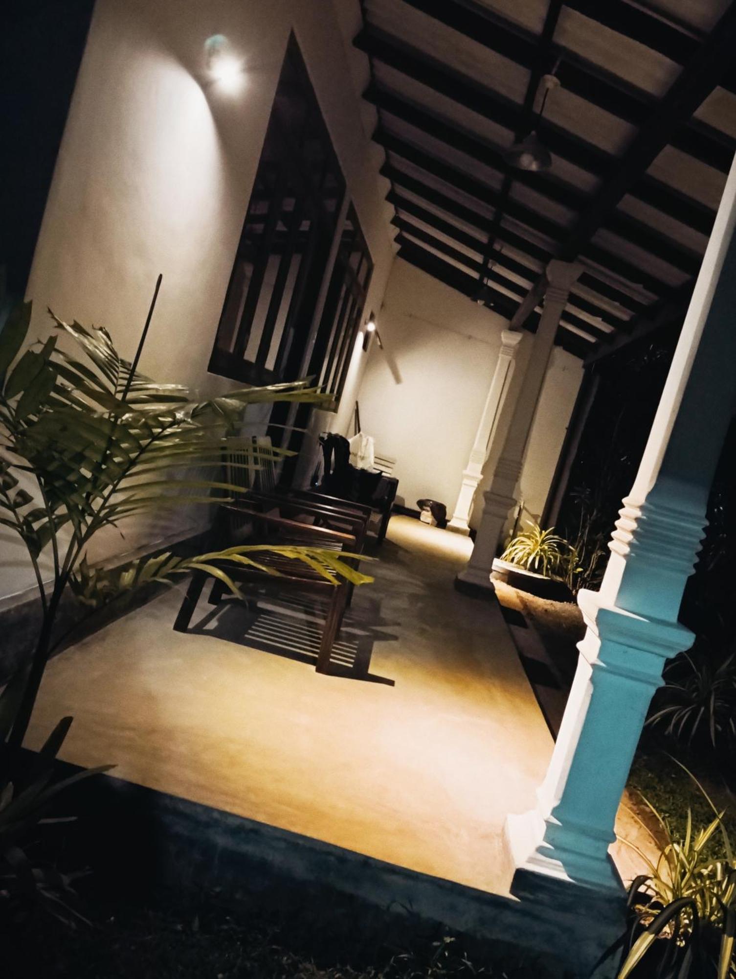 Waves Hotel Hikkaduwa Bagian luar foto
