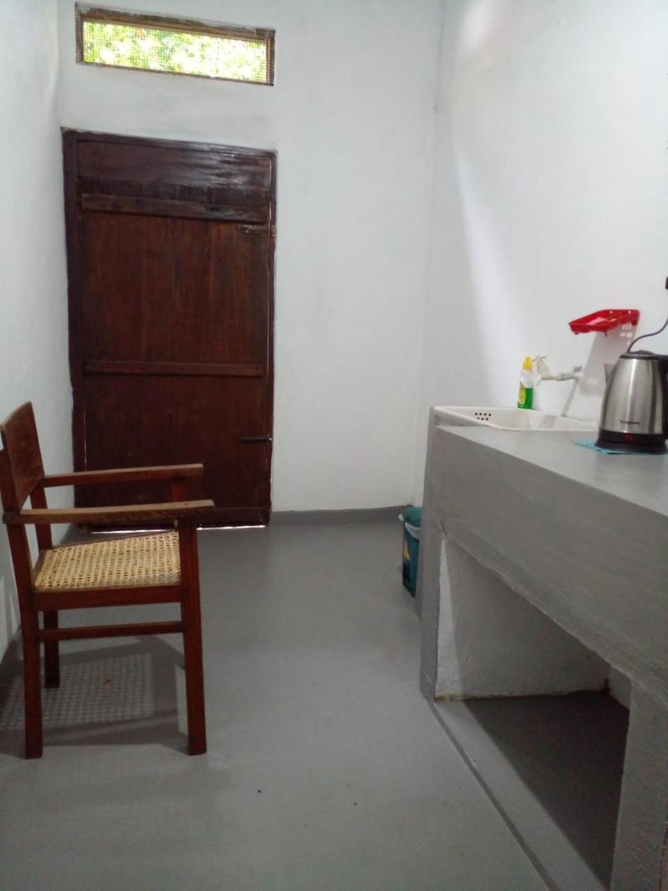 Waves Hotel Hikkaduwa Bagian luar foto