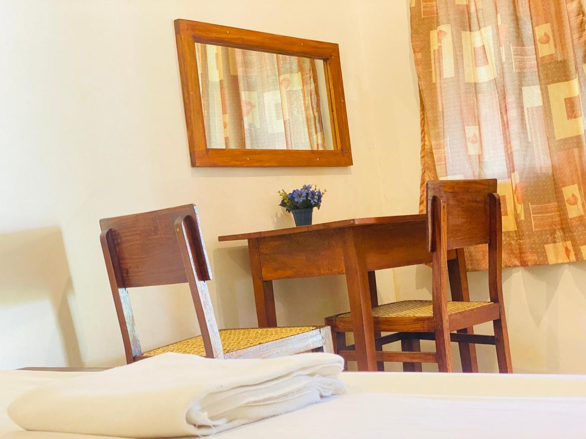 Waves Hotel Hikkaduwa Bagian luar foto