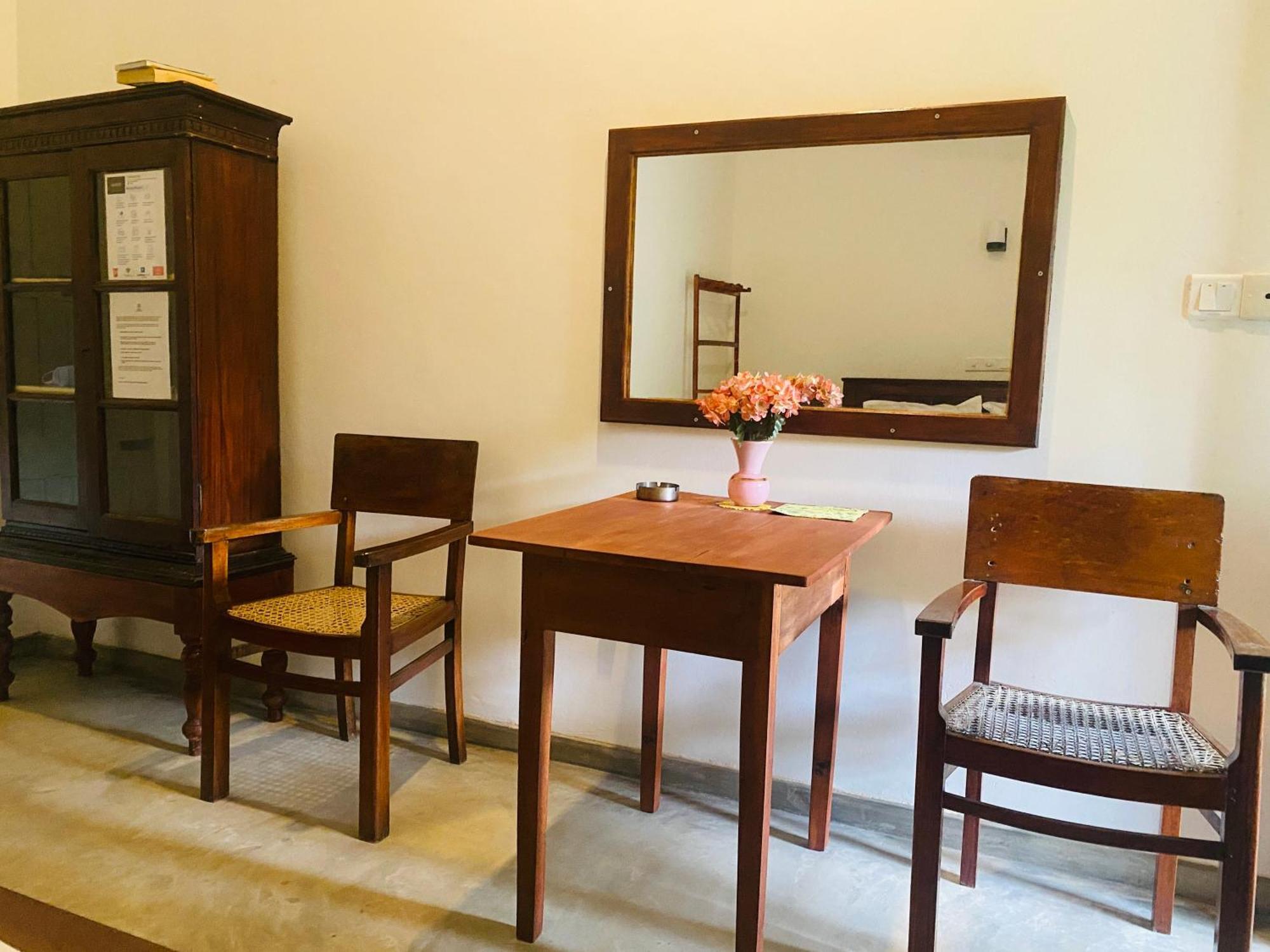 Waves Hotel Hikkaduwa Bagian luar foto