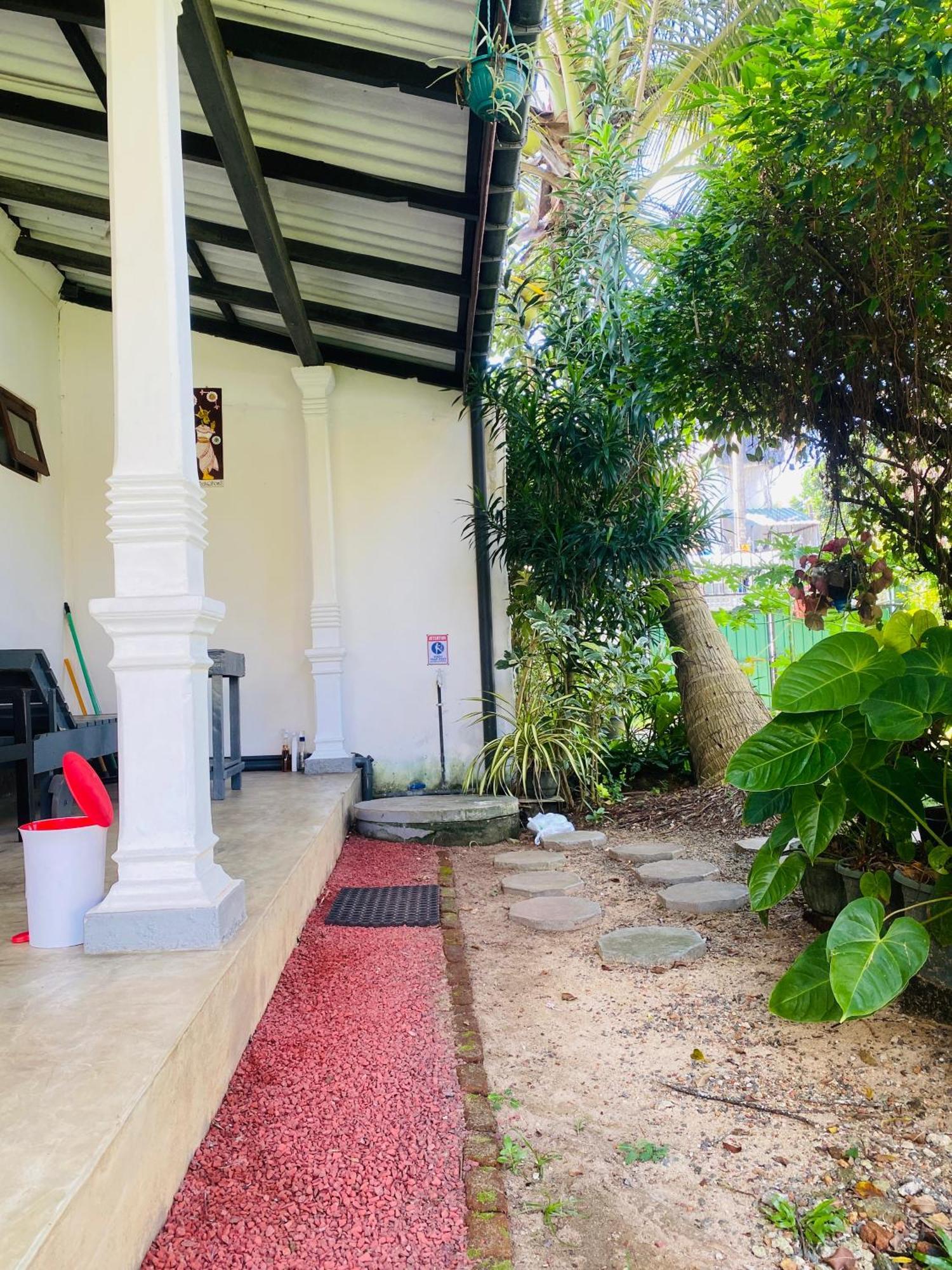 Waves Hotel Hikkaduwa Bagian luar foto