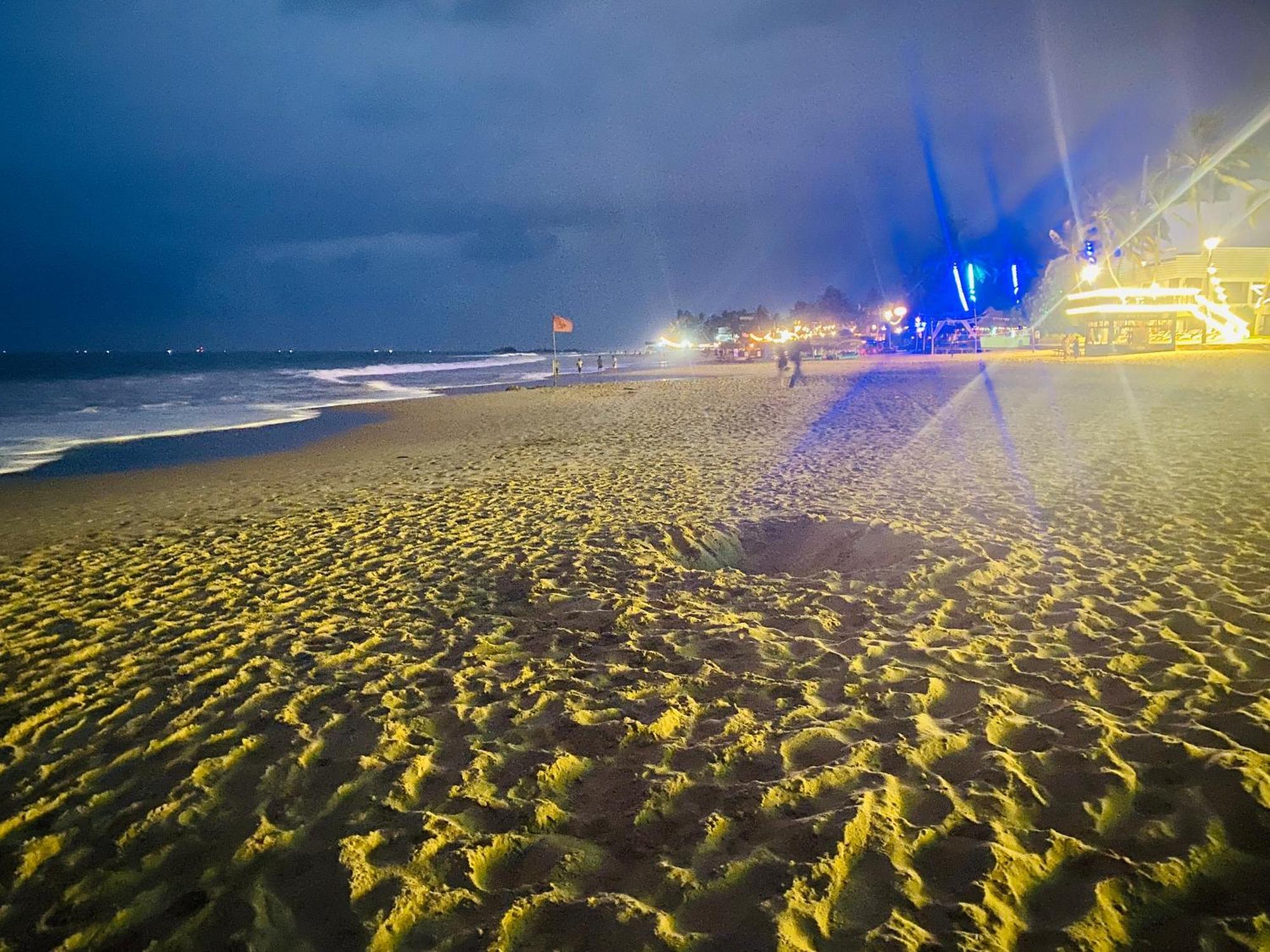 Waves Hotel Hikkaduwa Bagian luar foto