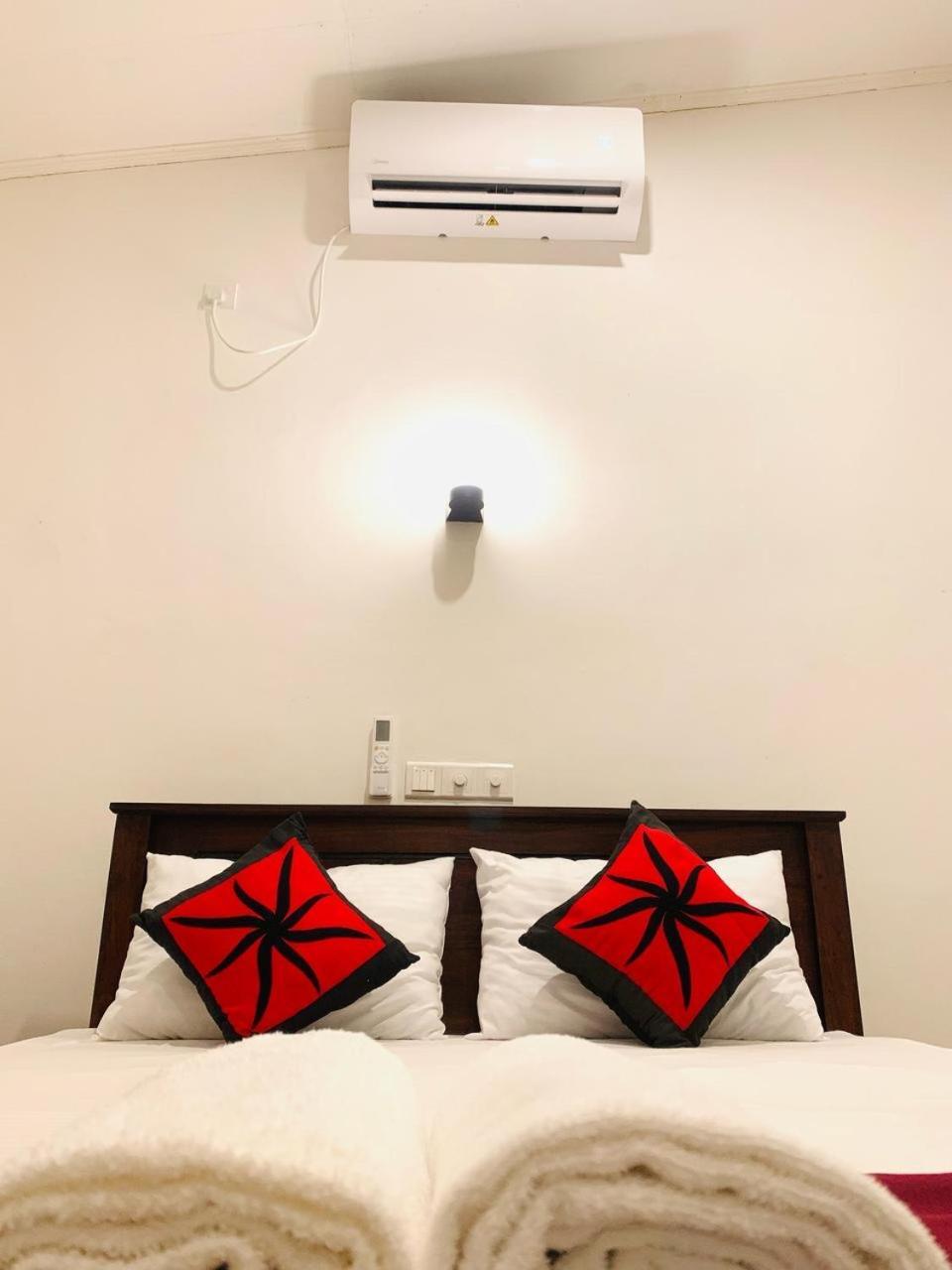 Waves Hotel Hikkaduwa Bagian luar foto