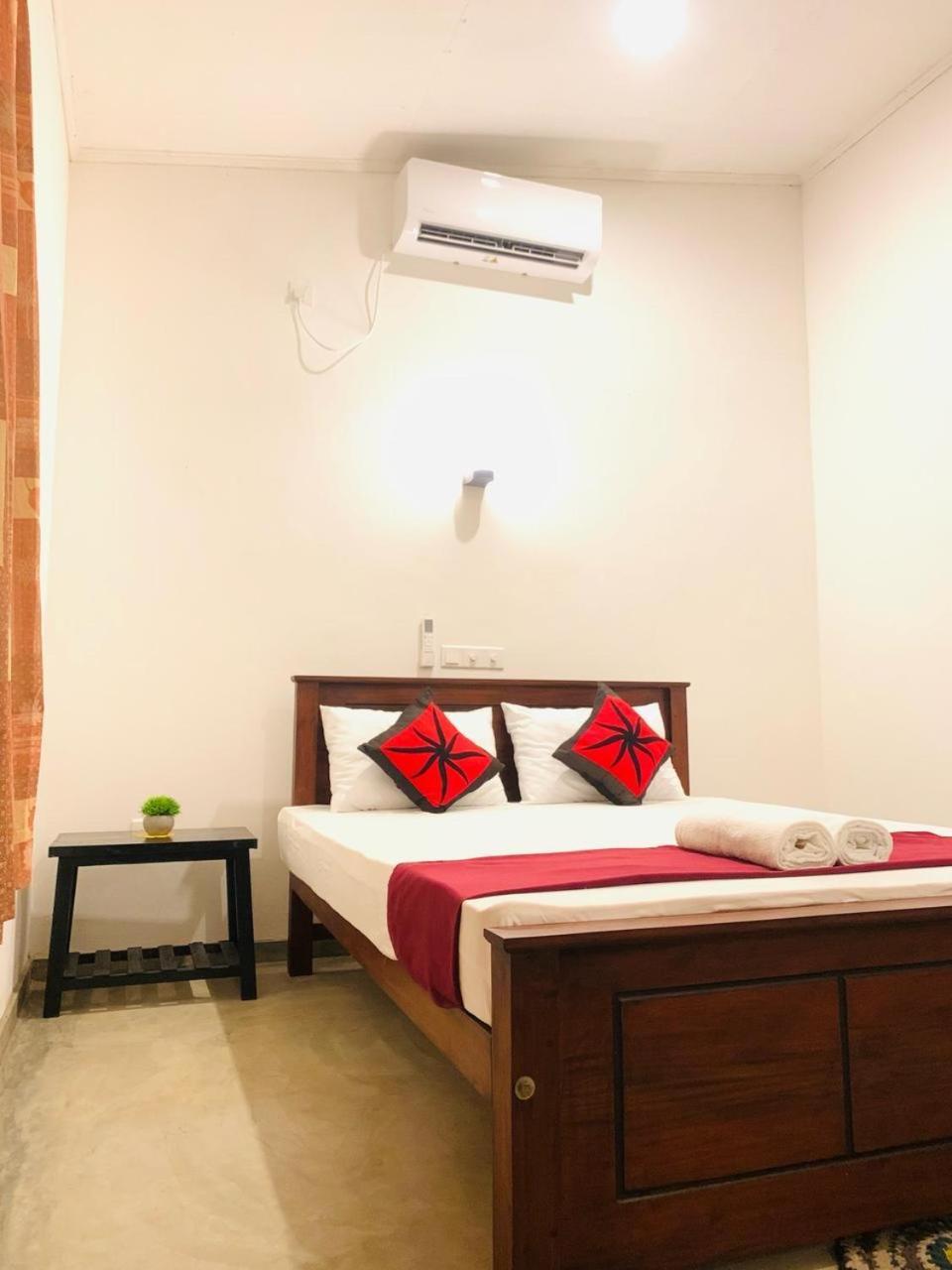 Waves Hotel Hikkaduwa Bagian luar foto